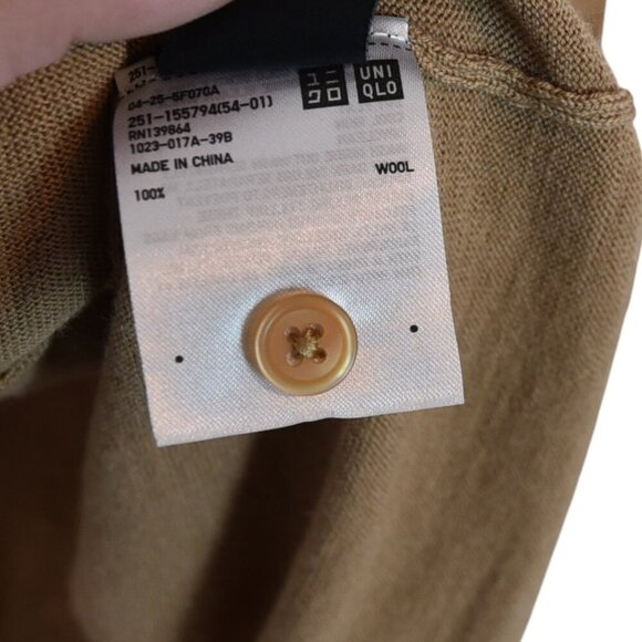 Uniqlo 100% Wool Cardigan Size XS Camel Brown Lightweight Long Sleeve Minimalist - Picture 6 of 8